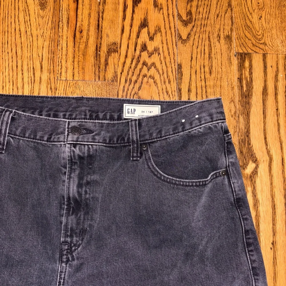 GAP Woman’s Black Barrel Jeans - Picture 3 of 4